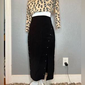 VINTAGE 🎉 pencil skirt with a slit on the side and metal beading in the front
